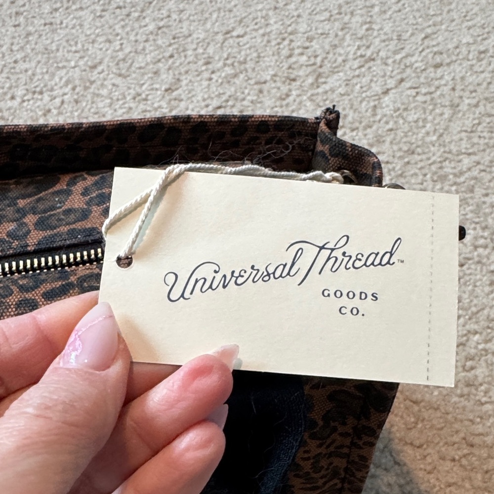 NWT‼️Universal Thread/Target Leopard Print Tote B… - image 2